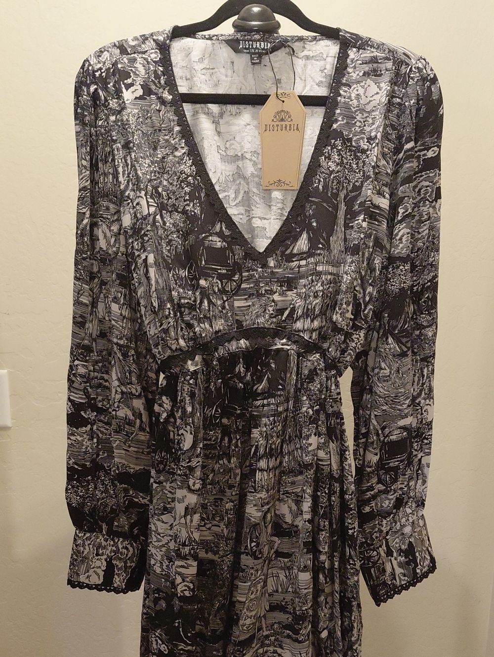 DISTURBIA NARA BOUDICCA PRINT Black & White Patterned V-Neck LONG SLEEVE Dress